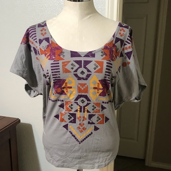 Eyeshadow Tops - Grey short sleeved tribal print top
